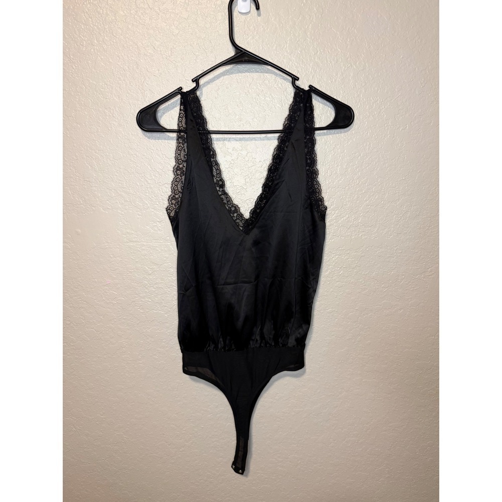Lulus Womens Black Lace Trim V Neck Bodysuit - Picture 2 of 3